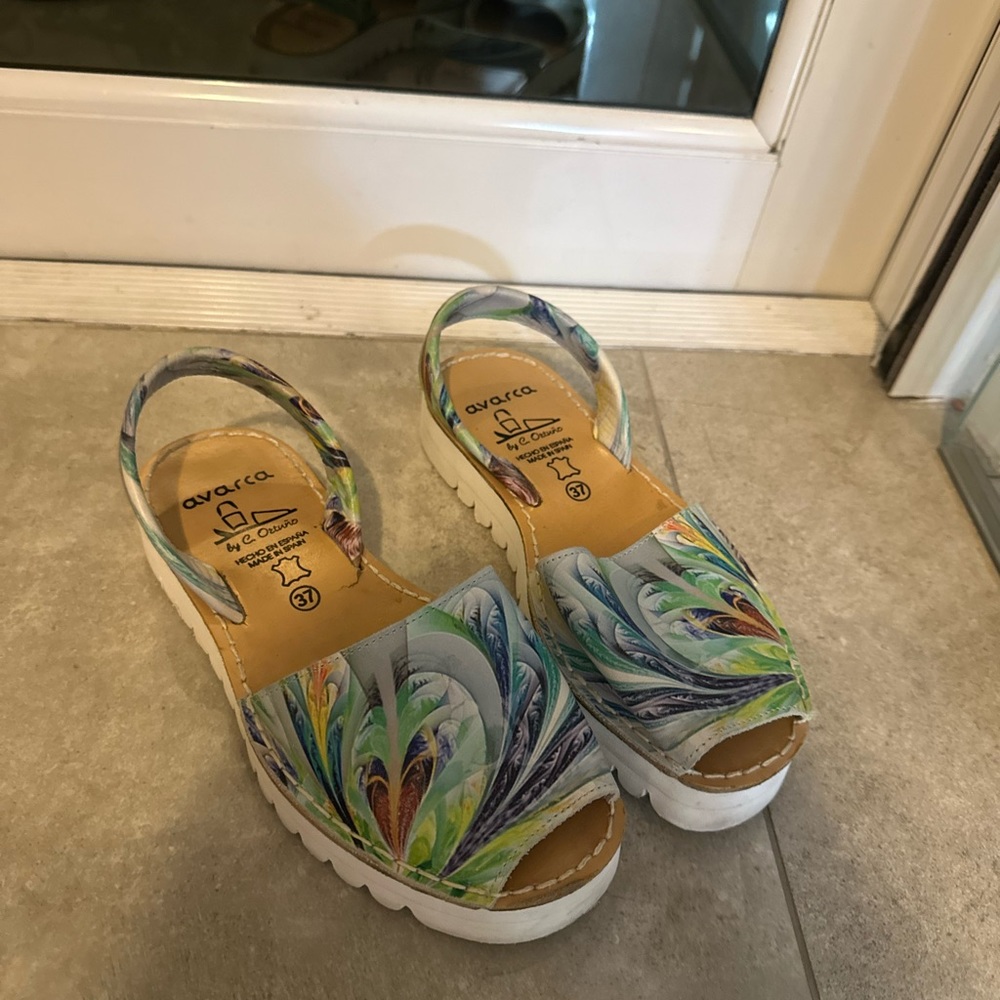 Colorful Floral Open-Toe Sandals with Slingback Strap
